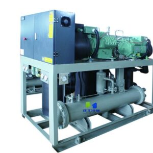 Water-cooled, evaporative cooled room temperature semi-closed piston chiller unit